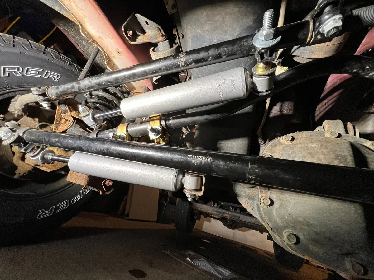 Kor-2052 Dual Steering Stabilizer Kit: Wj Grand Cherokee Only (Stock Track Bar Or 1" Aftermarket) 1