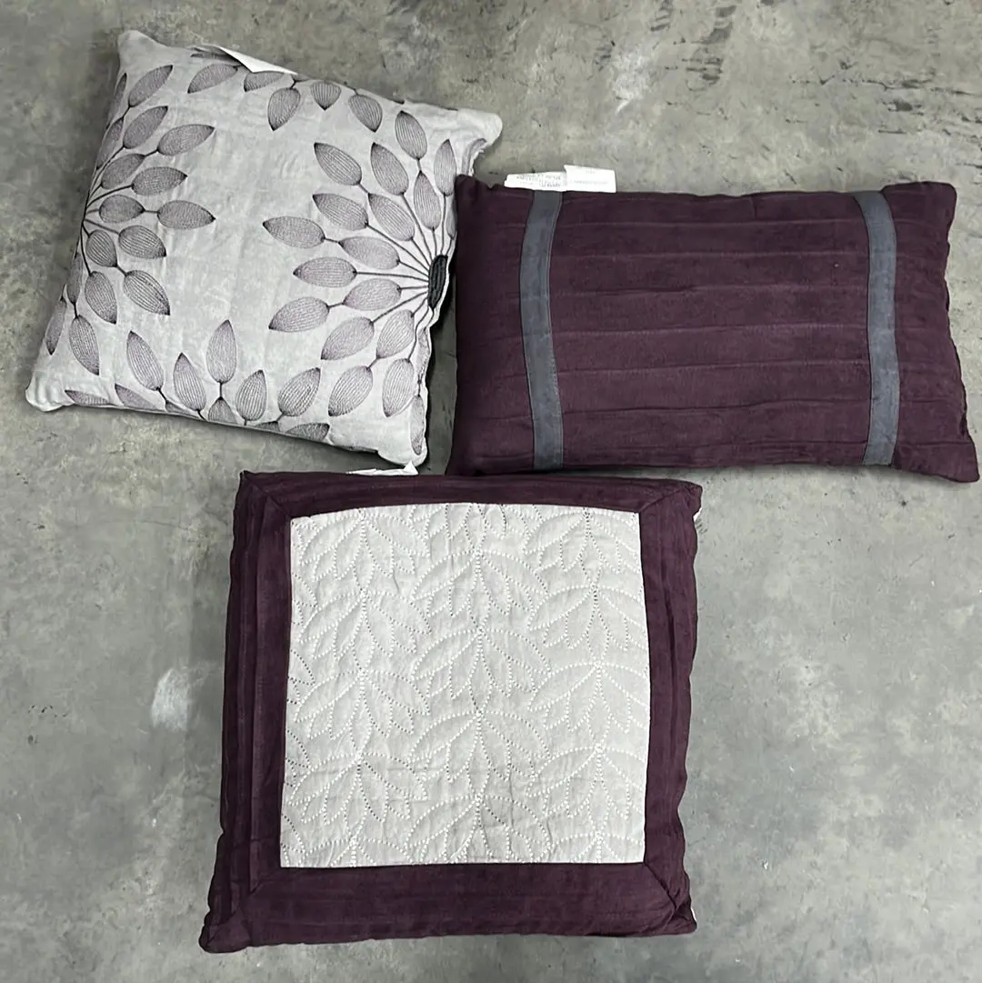 Purple Full/Queen Comforter With Pillows 1