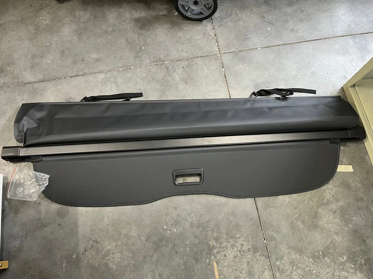Cargo Cover Retractable With Flap 1