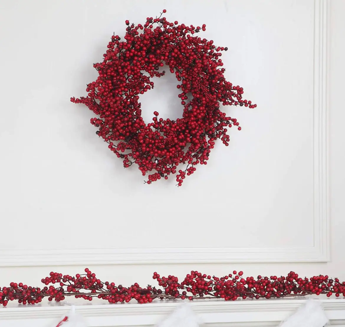 22 Inch Christmas Red Berry Wreath 1